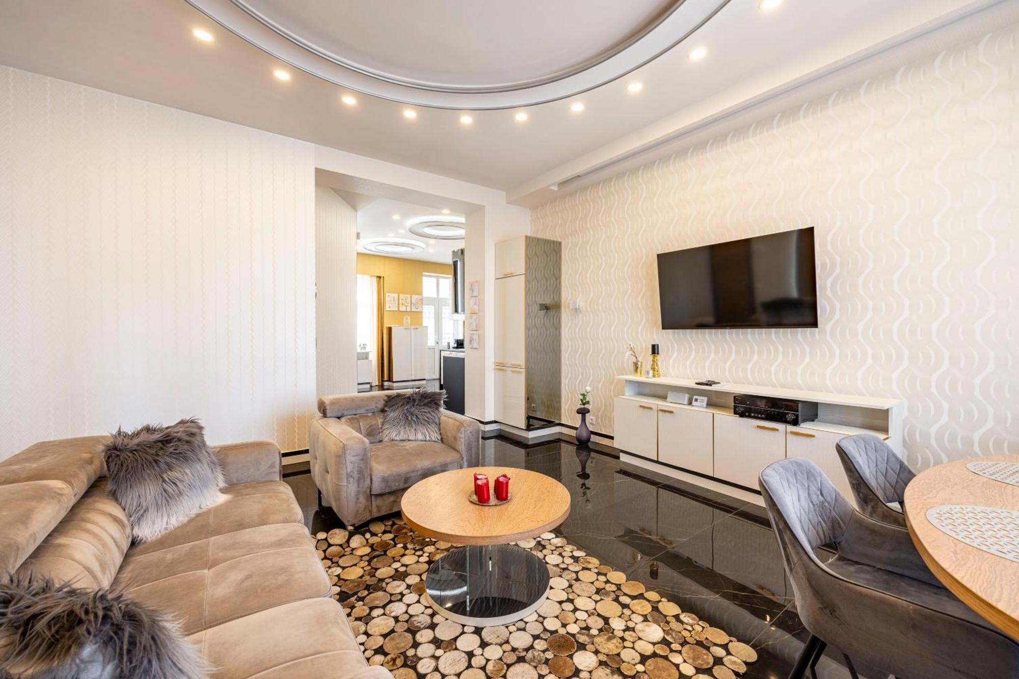 Luxury Royal Central Apartment By Prestige Homes Budapest Exterior photo